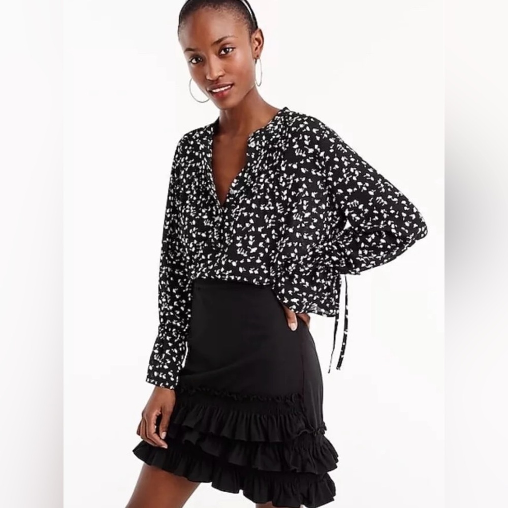 J CREW Black Floral Popover Top Pintuck Women Size M Long Bell Sleeve c3